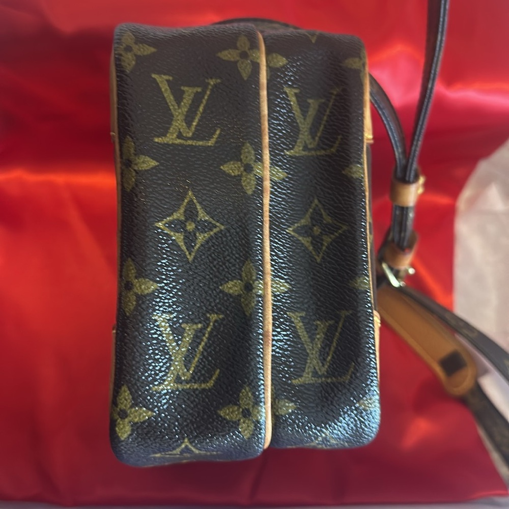 Louis Vuitton Vintage Amazon Crossbody. EVC plus LV dust bag FLASH SALE - Picture 13 of 16